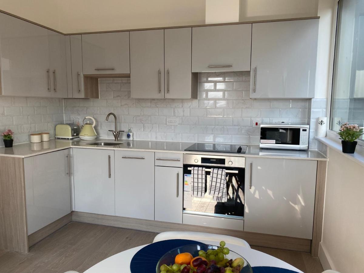 Central Location, Parking, Wi-Fi, Modern Apartment Μίλτον Κέινς Εξωτερικό φωτογραφία