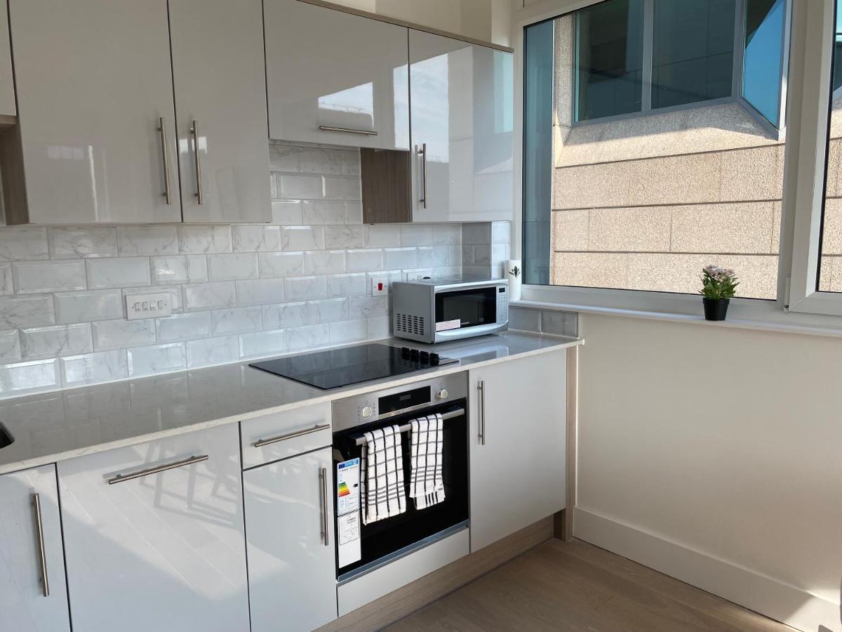 Central Location, Parking, Wi-Fi, Modern Apartment Μίλτον Κέινς Εξωτερικό φωτογραφία