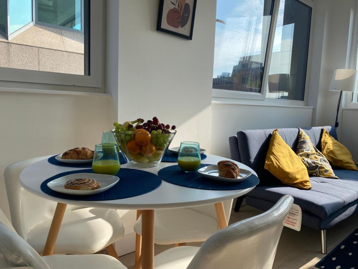 Central Location, Parking, Wi-Fi, Modern Apartment Μίλτον Κέινς Εξωτερικό φωτογραφία