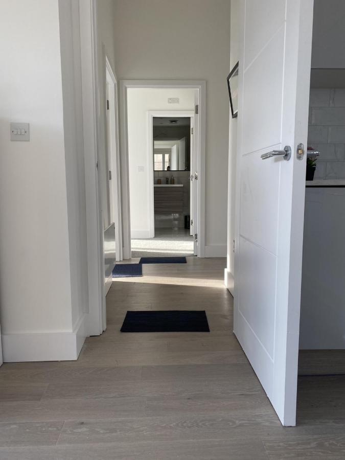 Central Location, Parking, Wi-Fi, Modern Apartment Μίλτον Κέινς Εξωτερικό φωτογραφία