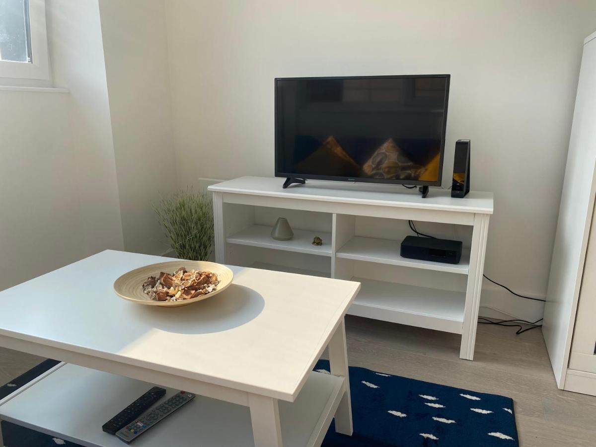 Central Location, Parking, Wi-Fi, Modern Apartment Μίλτον Κέινς Εξωτερικό φωτογραφία