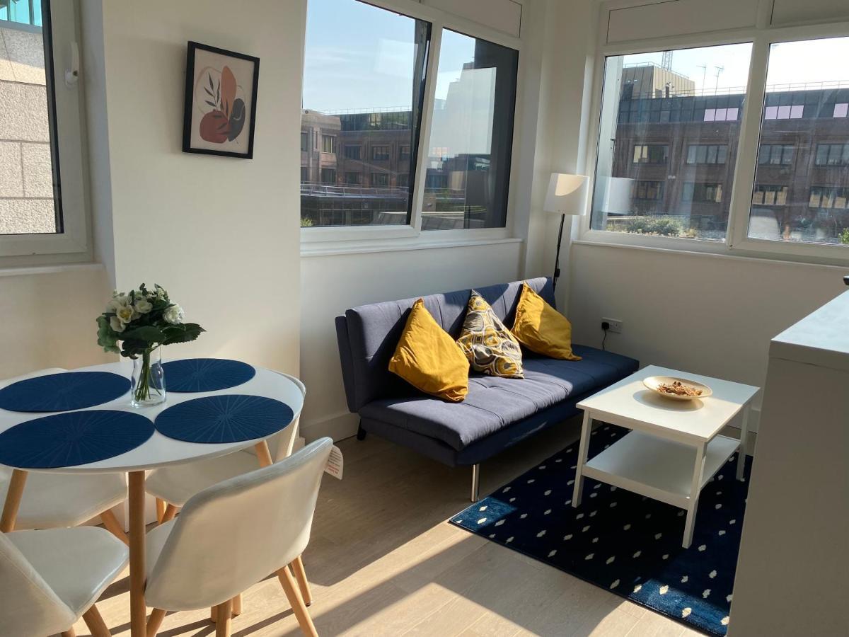Central Location, Parking, Wi-Fi, Modern Apartment Μίλτον Κέινς Εξωτερικό φωτογραφία