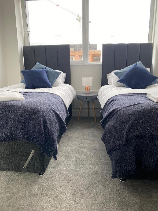 Central Location, Parking, Wi-Fi, Modern Apartment Μίλτον Κέινς Εξωτερικό φωτογραφία