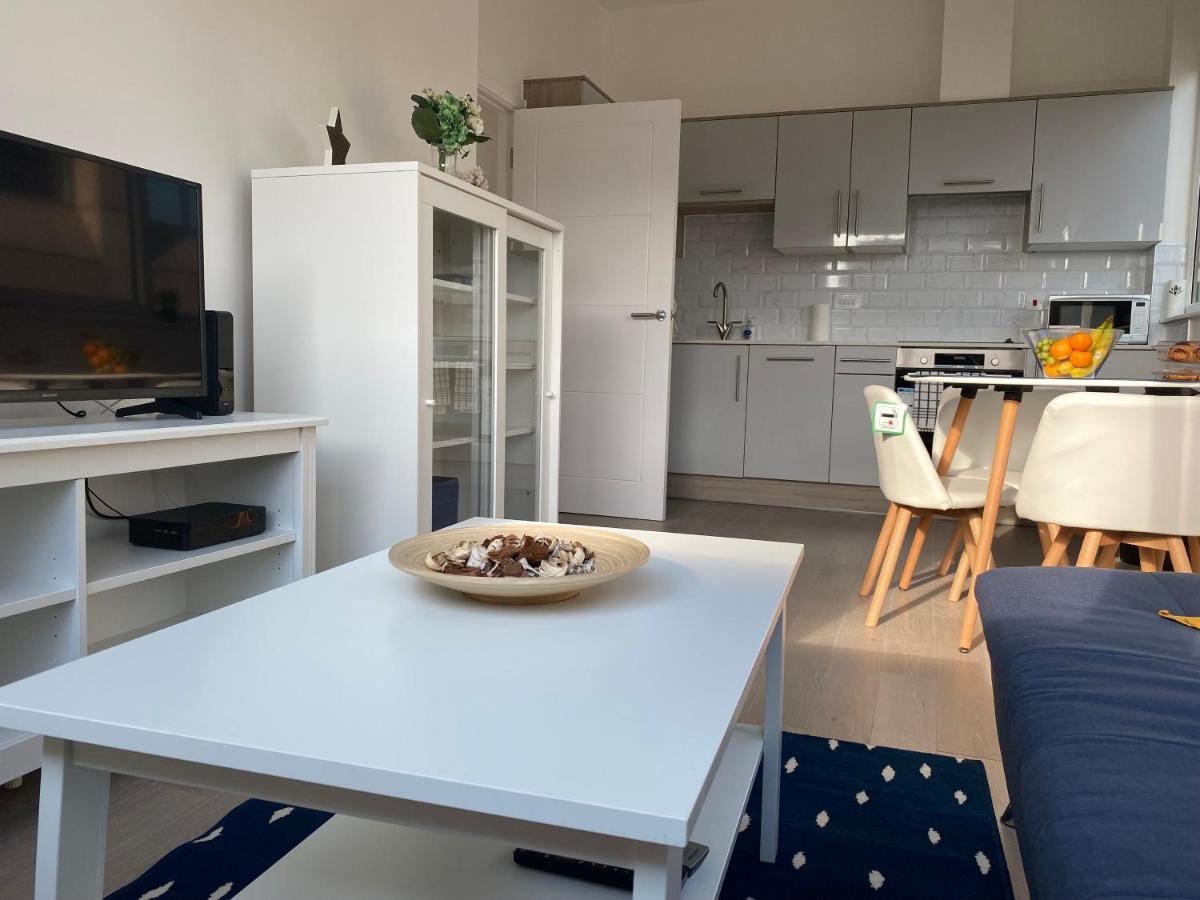 Central Location, Parking, Wi-Fi, Modern Apartment Μίλτον Κέινς Εξωτερικό φωτογραφία