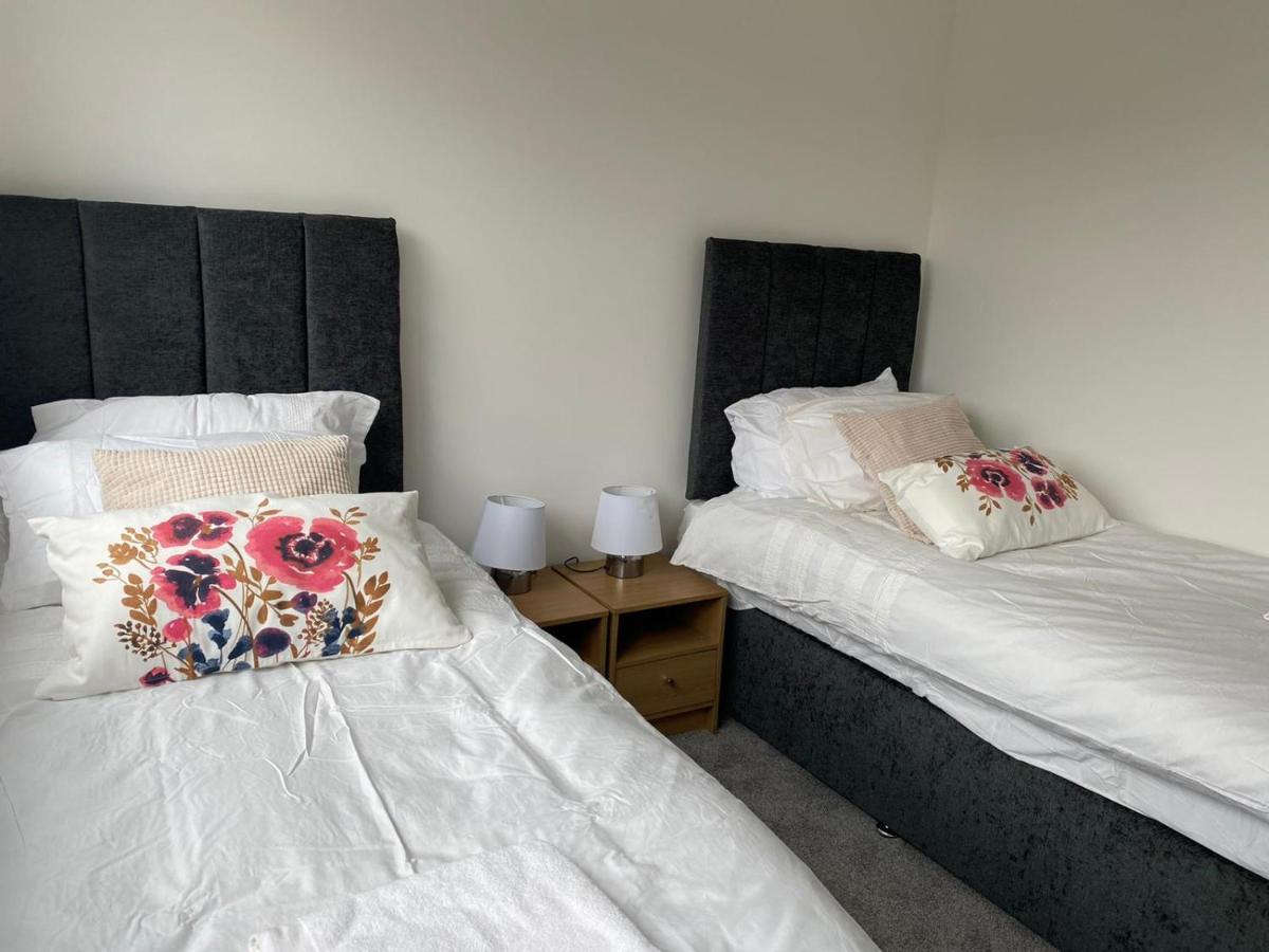 Central Location, Parking, Wi-Fi, Modern Apartment Μίλτον Κέινς Εξωτερικό φωτογραφία