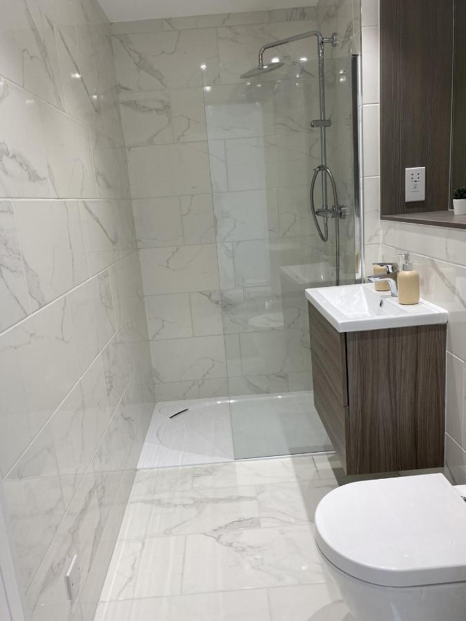 Central Location, Parking, Wi-Fi, Modern Apartment Μίλτον Κέινς Εξωτερικό φωτογραφία
